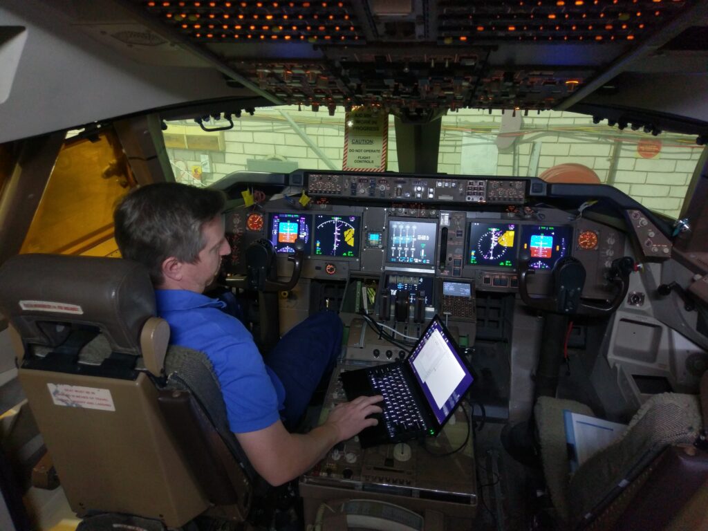 A 747 Cockpit Simulator